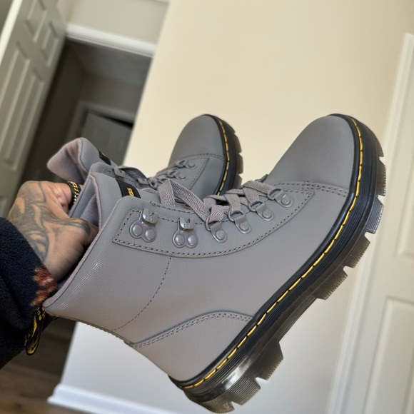 DR MARTENS COMBS WOMEN'S AJAX LEATHER CASUAL BOOTS - Picture 3 of 16